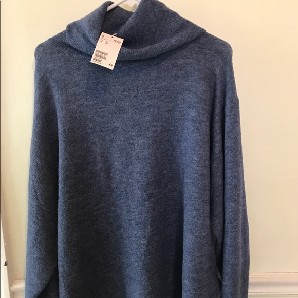 H&M Tops - 🌈Oversized soft sweater